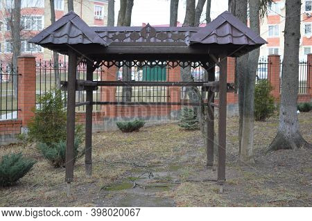 Russia, Moscow Region, Pervomayskoye Village, Staro-nikolskoye Estate, Park, Gazebo