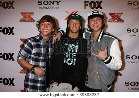 LOS ANGELES - 6 dec: Emblem3 มา X ตัวคูณ 2012 สุดท้ายสี่ฝ่ายที่โรเดโอไดรฟ์บน Decemb