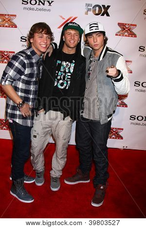 LOS ANGELES - 6 dec: Emblem3 มา X ตัวคูณ 2012 สุดท้ายสี่ฝ่ายที่โรเดโอไดรฟ์บน Decemb