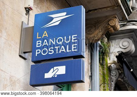 Bordeaux , Aquitaine  France - 12 01 2020 : La Banque Postale Text Logo And Sign On French Post Bank