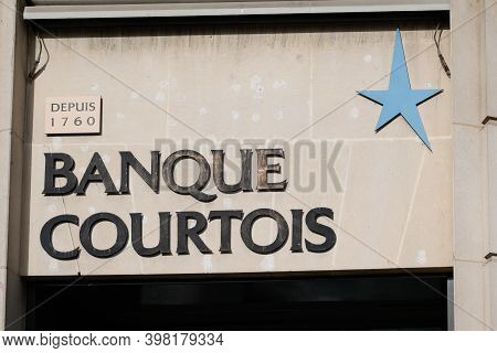 Bordeaux , Aquitaine  France - 12 01 2020 : Banque Courtois Text And Logo Sign On Office French Bank