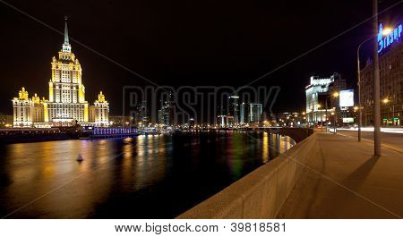 Vista Krasnopresnenskaja Embankment e Ukraina Hotel a Mosca