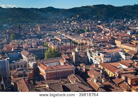 Bologna Dağı Asinelli kule havadan görünümü