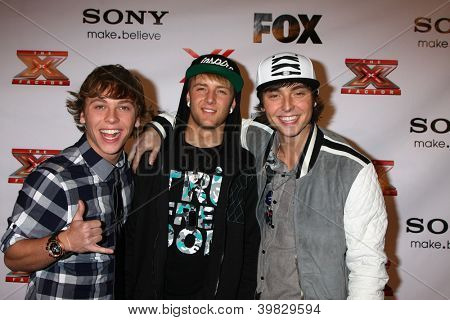 LOS ANGELES - 6 dec: Emblem3 มา X ตัวคูณ 2012 สุดท้ายสี่ฝ่ายที่โรเดโอไดรฟ์บน Decemb