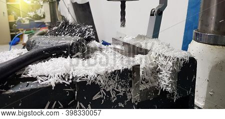A Milling Machine That Has Been Used And Has Not Been Cleaned.5S Is A Simple Tool For Organizing You