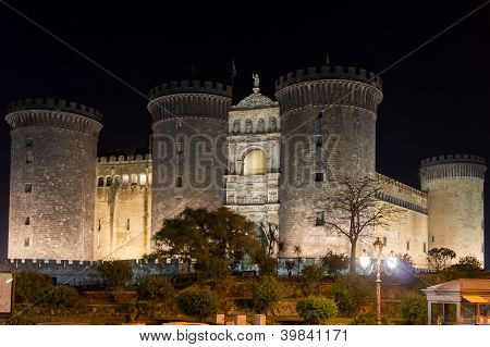 novo castelo maschio angioino em Nápoles, Itália