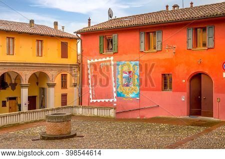 Dozza, Italy - November 13, 2014: Houses, Wall Paintings And Street View In Emilia-romagna Town