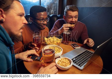 Waiting. Excited Fans In Bar With Beer And Mobile App For Betting, Score On Their Devices. Screen Wi