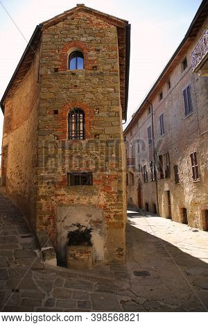 Alley In The Village Of Panicale In Umbria, Italy. High Quality Photo