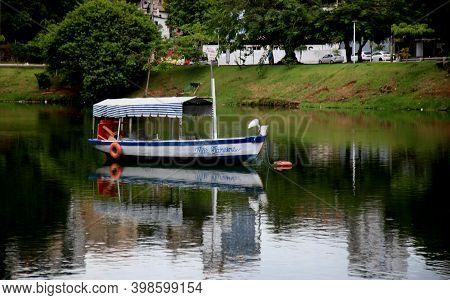 Salvador, Bahia, Brazil - December 4, 2020: Rowing Boat Used To Ride On The Dique De Itororo Lake In