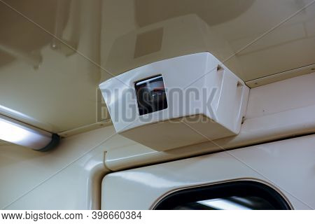 Vandalism-proof Video Surveillance System In The Subway Car