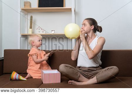 Kid Watches Mom Blows Image & Photo (Free Trial) | Bigstock