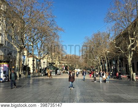 Discovering The City Center Of Barcelona In Spain 25.2.2017