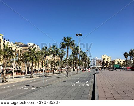 Discovering The City Center Of Barcelona In Spain 25.2.2017