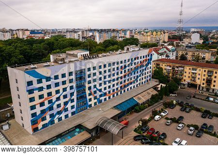 Ivano-frankivsk, Ukraine September 26, 2020: Independence Avenue, The City Of Your Dreams, Hotel Nad
