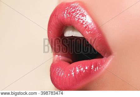 Girls Sexual Lips. Night Flirt, And Blowjob