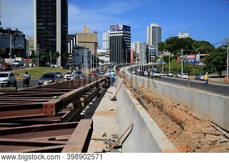 Salvador, Bahia, Brazil - December 9, 2020: Construction Of A Public Road On Avenida Acm And Adaptat