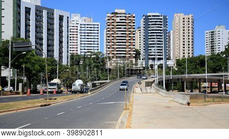 Salvador, Bahia, Brazil - December 9, 2020: Construction Of A Public Road On Avenida Acm And Adaptat