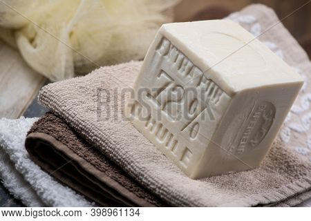 Marseille Soap Natural, Multicolor Soaps Handmade With Organic Oil Of Olive, Avender Ond Another Flo