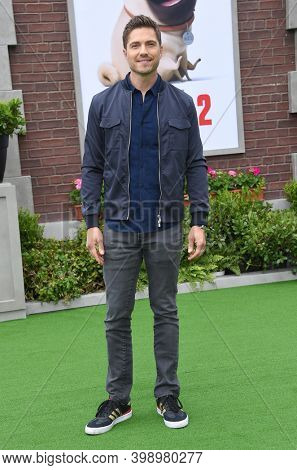 LOS ANGELES - JUN 02:  Eric Winter {Object} arrives for âThe Secret Life Of Pets 2â  Premiere on June 02, 2019 0 in Westwood, CA                