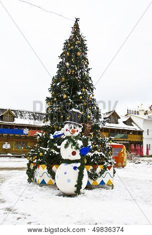Christmas Tree And Snowman, Moscow
