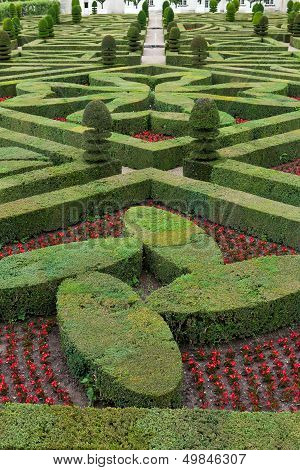 Splendid decorative gardens at castles in France