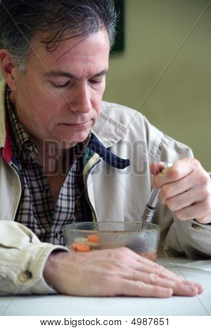 Mangiare la minestra