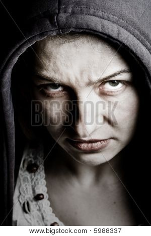 ผู้หญิงน่ากลัวอนาจาร ด้วยความชั่วร้ายเหมือนผีตา