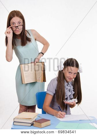 Trainee Withdraws From A Cheat Sheet For The Exam