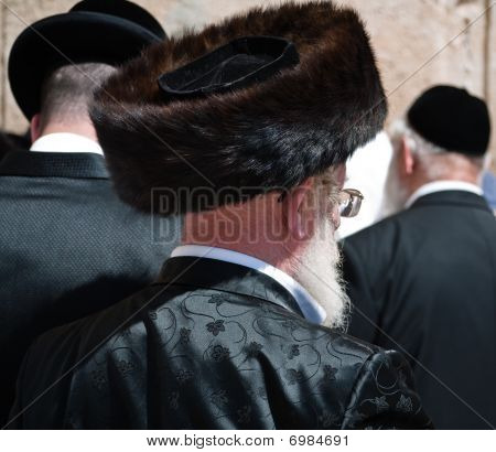 jüdische Hassidisch Mann an der westlichen Wand in jerusalem
