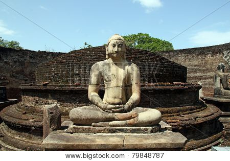 Vatadage Buddha Statue