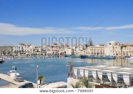 Panoramiczny widok z Trani. Apulia.