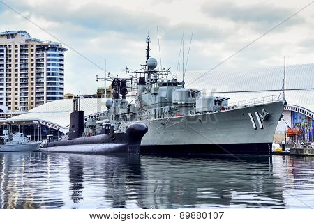 Sydney, Australia - May 7, 2015 : War Ship Hmas Vampire And Hmas Onslow Submarine In The Mariti