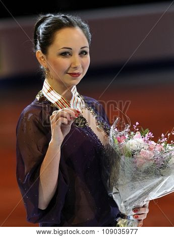 Elizaveta Tuktamysheva Poses With Gold Medal