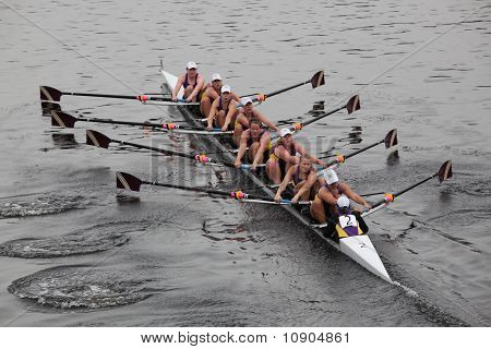 Boston - 24 octobre : Le Club de bateau du Williams College participe à la tête de la régate de Charles sur