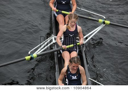 Boston - 24 ottobre: Equipaggio Università di Middlebury College femminile competere nella testa della regata Charles