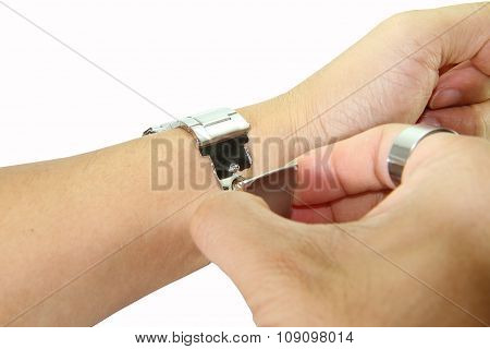 remove the watch from wrist