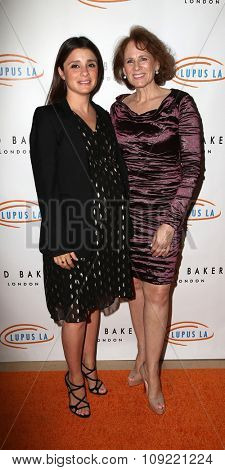 LOS ANGELES - NOV 20:  Shiri Appleby at the 13th Annual Lupus LA Hollywood Bag Ladies Luncheon at the Beverly Hilton Hotel on November 20, 2015 in Beverly Hills, CA