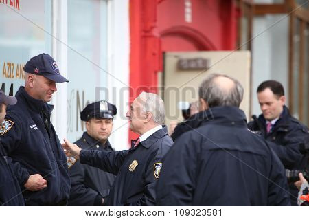 Congratulating personnel