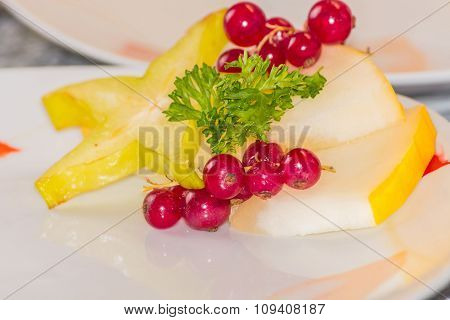 Plate Garnish Carambola Currant Melon