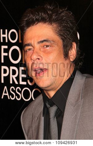 LOS ANGELES - AUG 13:  Benicio Del Toro at the HFPA Hosts Annual Grants Banquet - Arrivals at the Beverly Wilshire Hotel on August 13, 2015 in Beverly Hills, CA