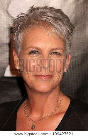 LOS ANGELES - AUG 13:  Jamie Lee Curtis at the HFPA Hosts Annual Grants Banquet - Arrivals at the Beverly Wilshire Hotel on August 13, 2015 in Beverly Hills, CA