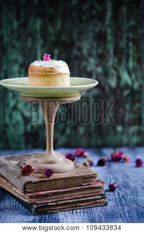 Tartlets with lime cream and meringue.Lemon pie.