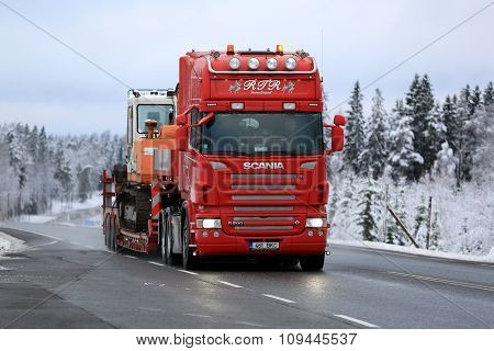 Red Scania R500 Hauls Daewoo Excavator On Winter Road