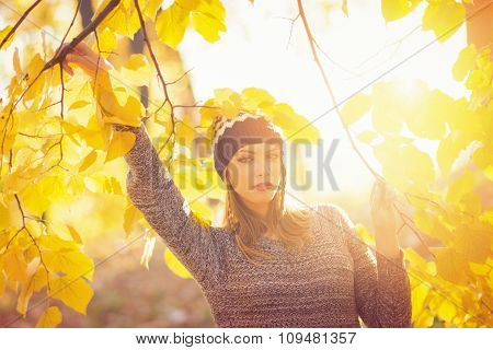 Fashionable young woman autumn portrait