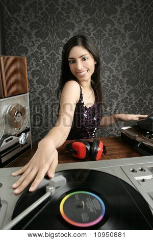 DJ Retro kvinna Vintage Vinyl skivspelare musik