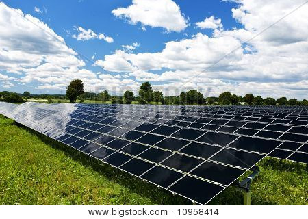 Aurinkopaneeli energiateknologian