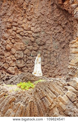 Praying Madonna