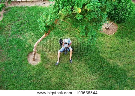 man lying on green field and photographs
** Note: Soft Focus at 100%, best at smaller sizes
