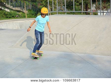 skateboarder woman skateboarding at skatepark
